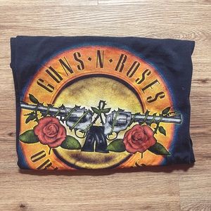 Guns & Roses Tee 🥀